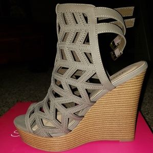 BRAND NEW Cutout Platform Wedge Sandals